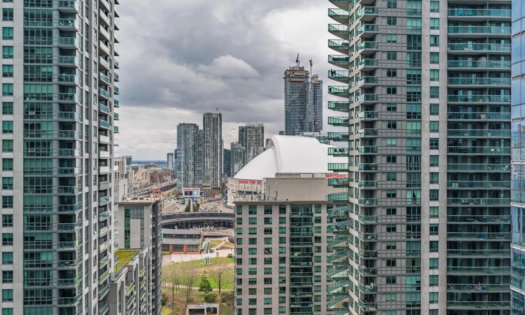 アパート Downtown Suites 1 トロント